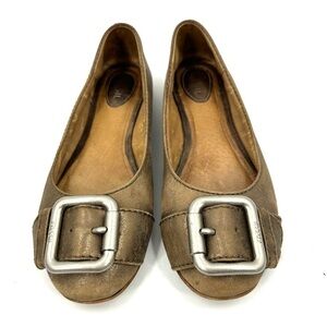 Fossil Maddox Leather Signature Ballet Flats Size 6.5 Metallic Big Buckle Shoes